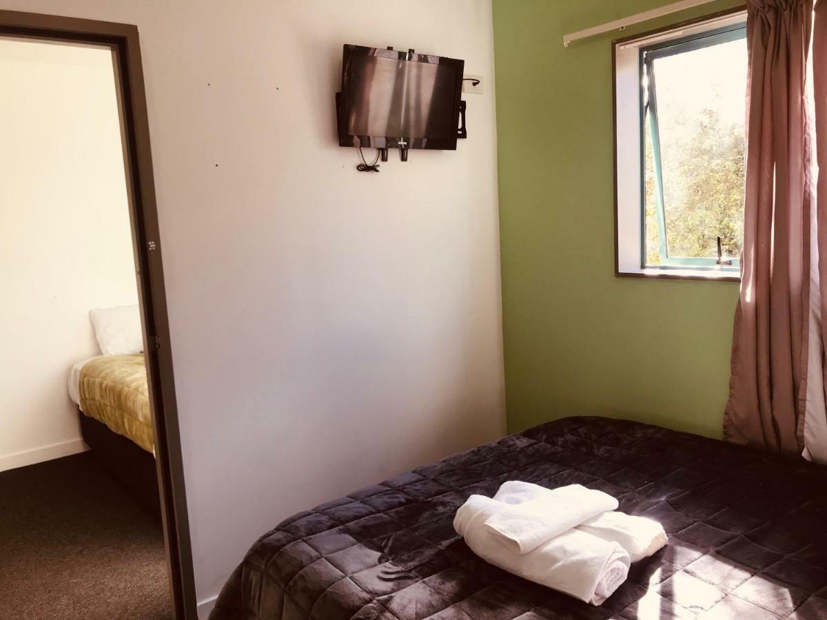 Red Rose Motel Таупо Экстерьер фото