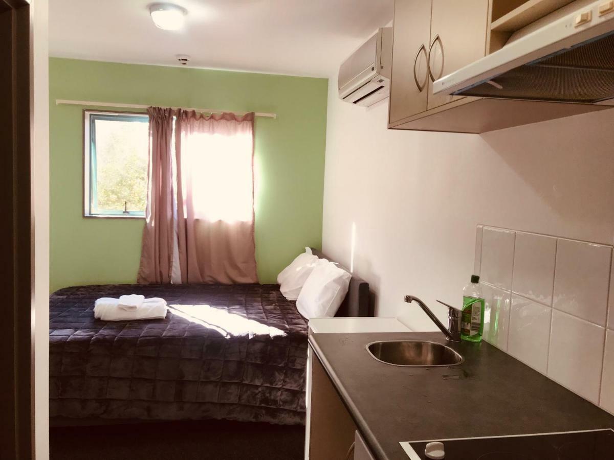 Red Rose Motel Таупо Экстерьер фото