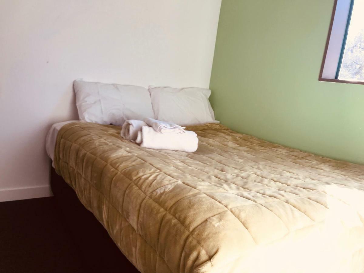 Red Rose Motel Таупо Экстерьер фото